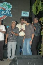 Farhan Akhtar at Celeberate Bandra concert with Asif Ali Beg in Bandstand, Mumbai on 12th Nov 2011 (3).JPG